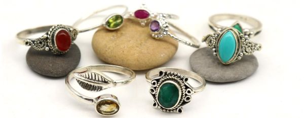 La tendance des bagues en pierres naturelles pour un style unique